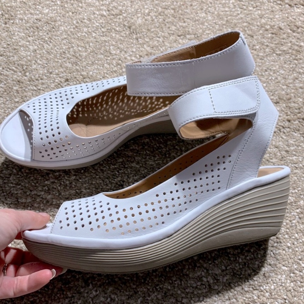 Clarks Size 9 Wedge Sandals